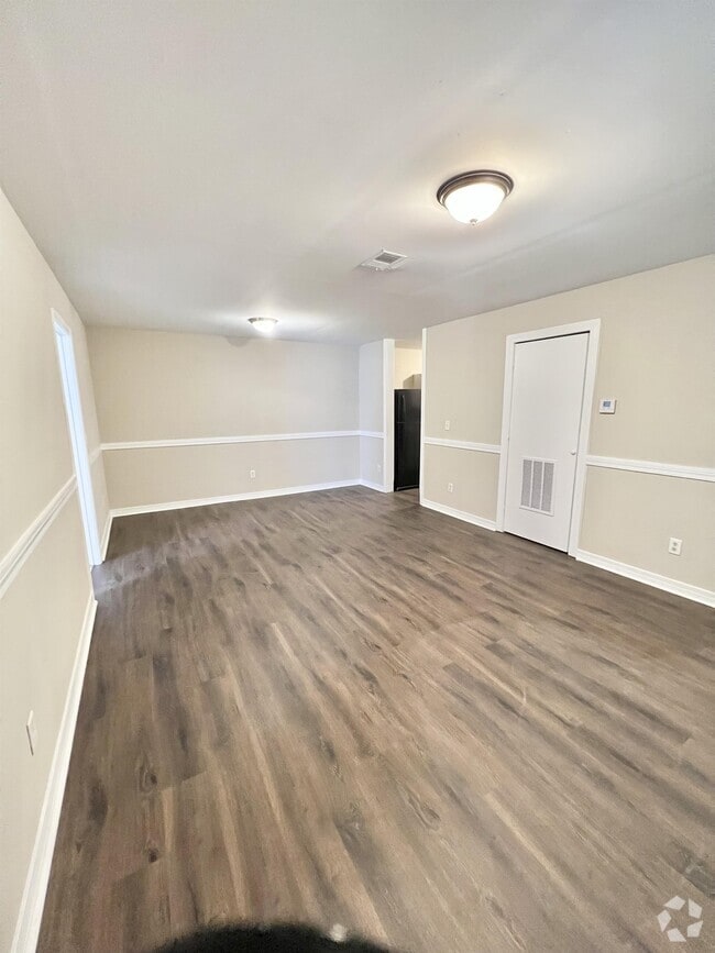 Building Photo - 601 Skyview Dr