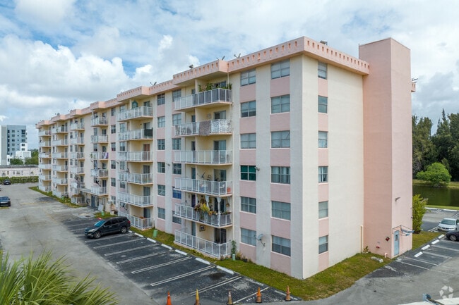 Building Photo - Tall Tree Condominium