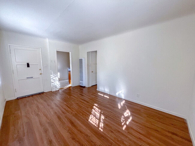 Building Photo - 950 N Eucalyptus Ave