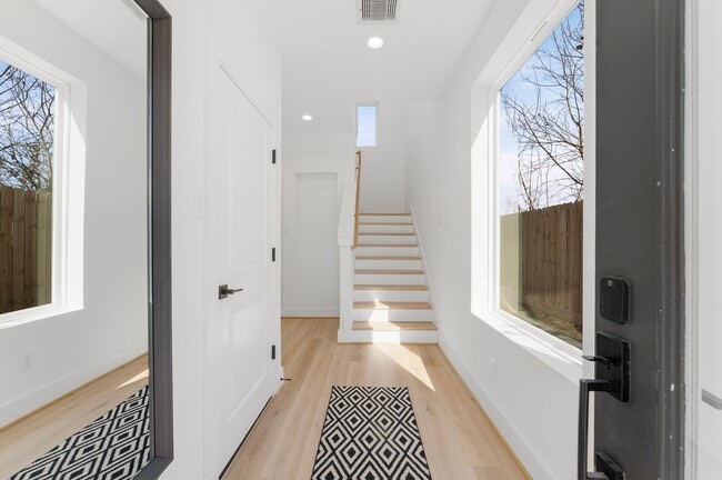 Building Photo - 1807 Lee St