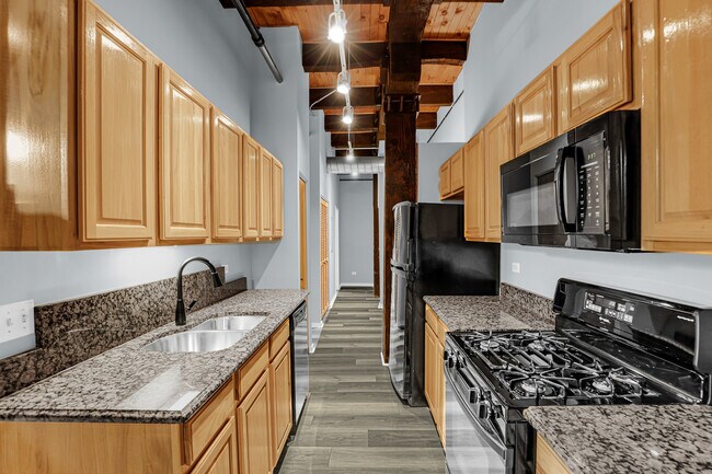 Foto del edificio - 1740 N Maplewood Ave