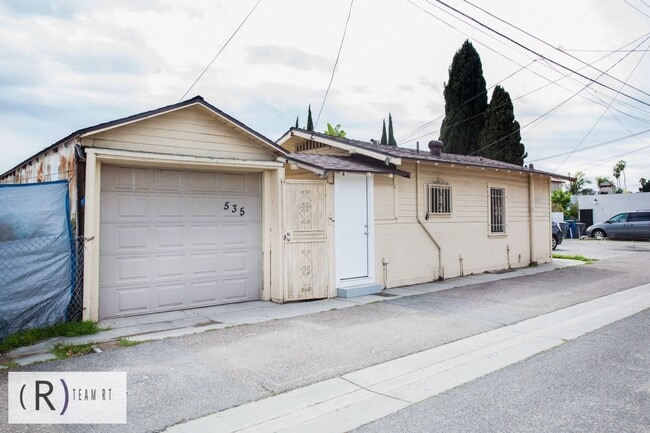 Building Photo - La Habra