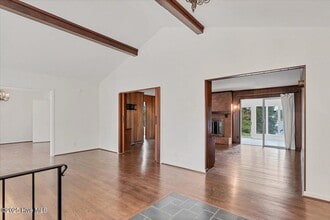 Building Photo - 60 Pine Lake Dr