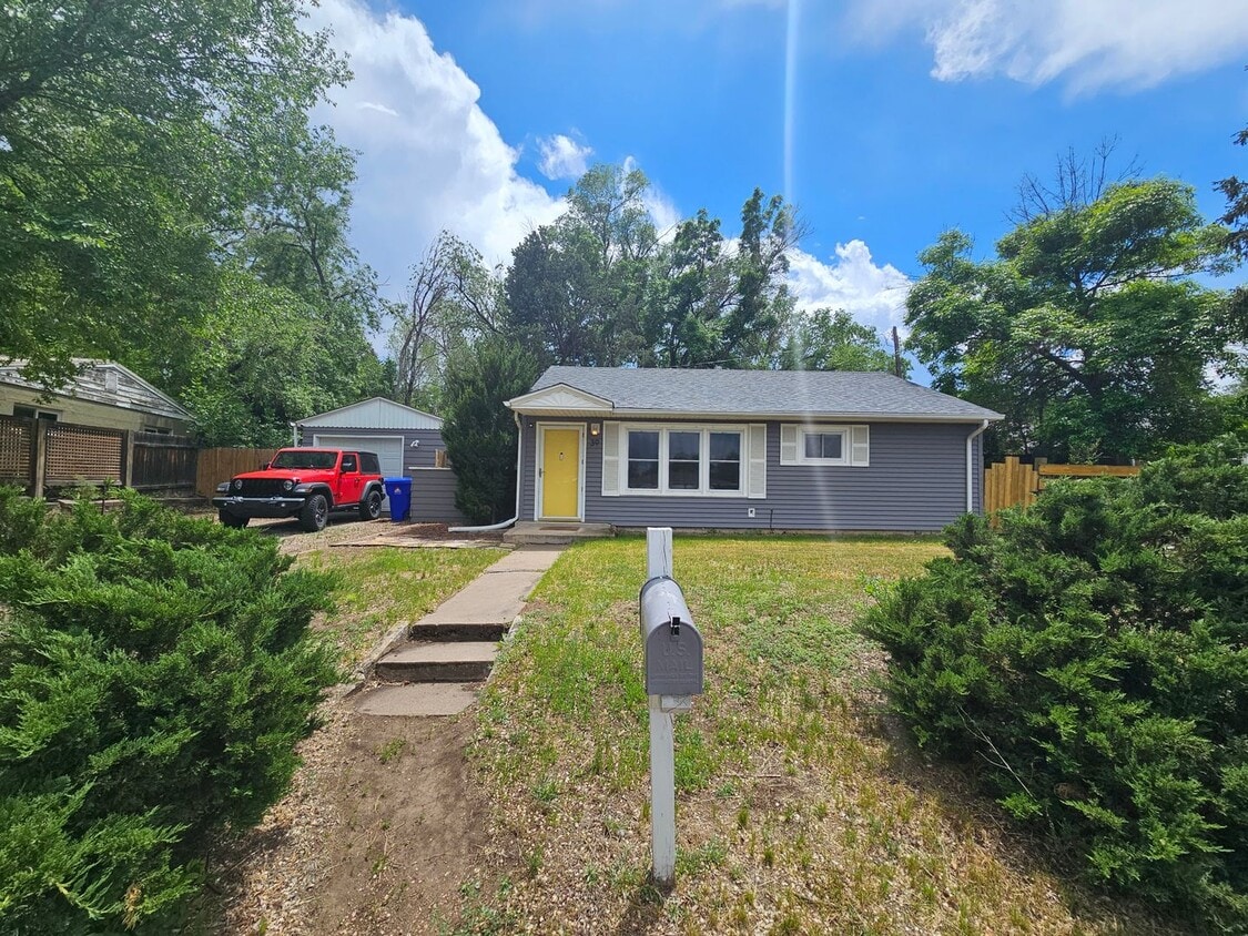 Primary Photo - 2 Bed, 1 Bath Unit in Ivy Wild!!