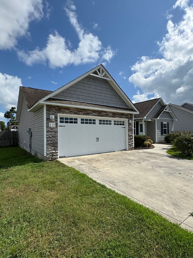 Building Photo - Sensational in Sagewood!