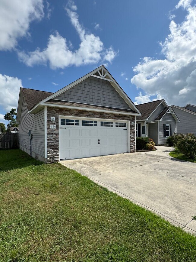 Building Photo - Sensational on Sagewood!