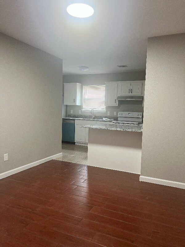 Building Photo - 4503 S Gum Ave