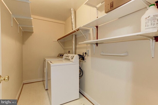 Building Photo - 7441 Heatherfield Ln