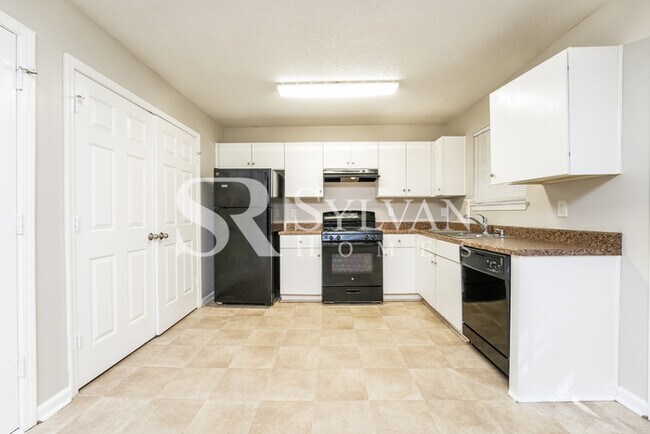 Foto del edificio - Lease today! No extra charge for contentme...