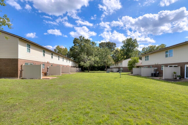 Building Photo - 1121 Alice Dr