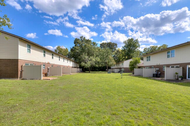 Foto del edificio - 1121 Alice Dr