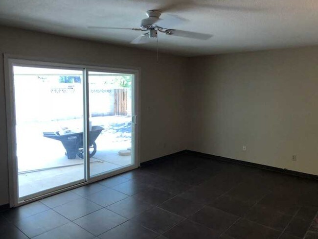 Building Photo - 1617 E La Jolla Dr