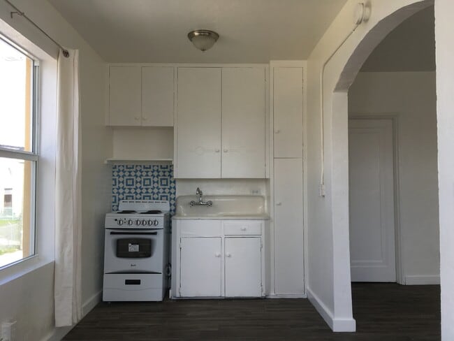 Plano de planta 2D - 240 NW 8th Ave