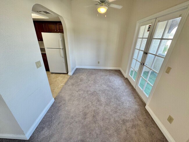 Foto del edificio - ADORABLE SECOND STORY 2 BEDROOMS 2 FULL BA...