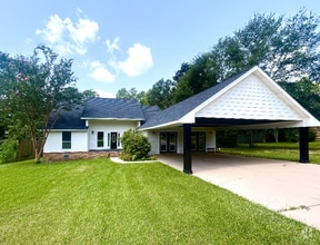 Building Photo - 13043 Sullivan Ln
