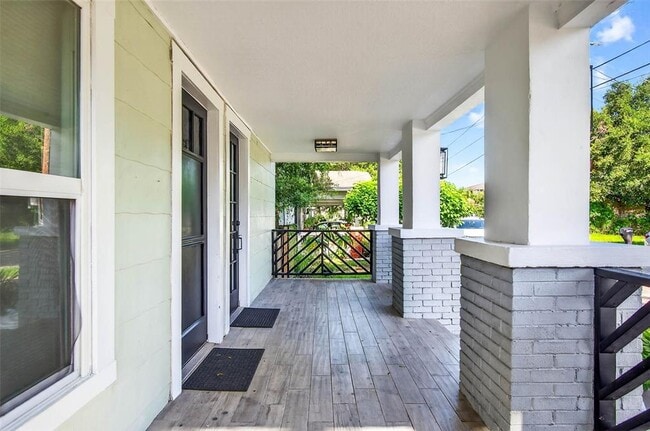 Building Photo - 809 E Baker St