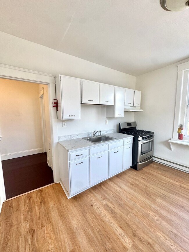 Foto del edificio - 819 E 5th St