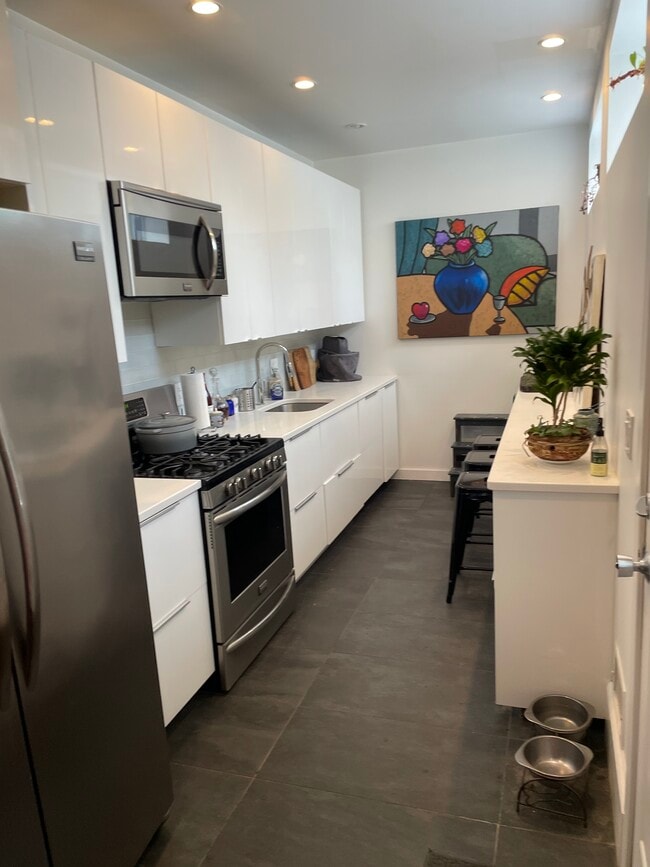 Building Photo - 2340 E Boston St