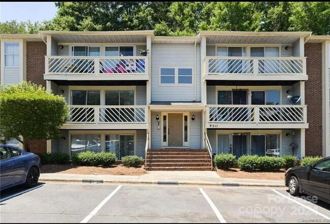 Building Photo - 9511 Shannon Green Dr