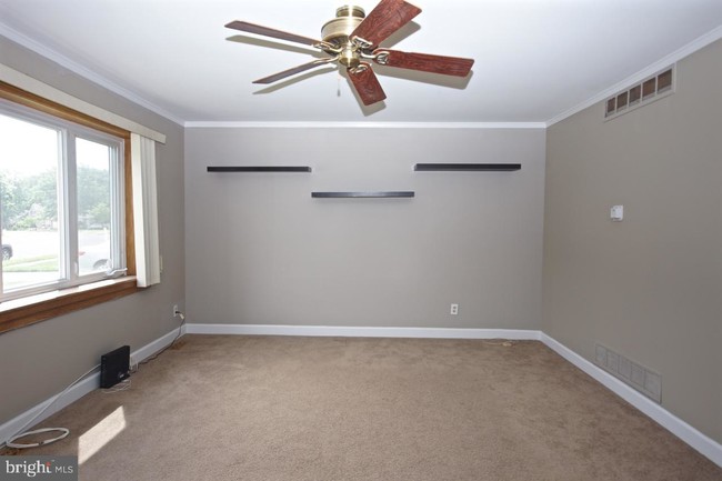 Building Photo - 34 St Moritz Dr