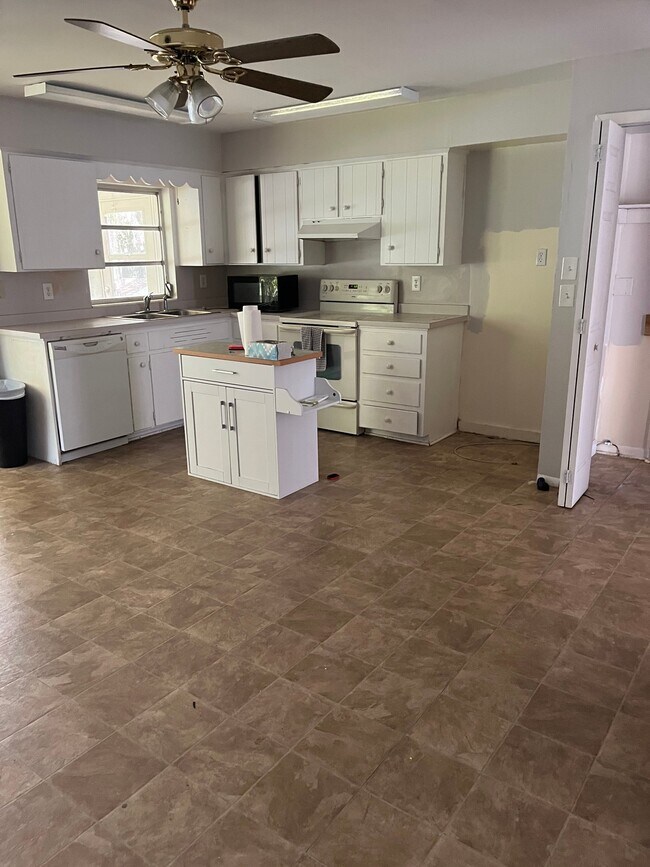 Building Photo - 31 N Brentwood Cir