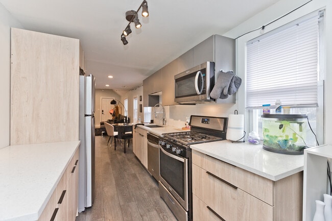 Building Photo - 345 N La Salle Dr