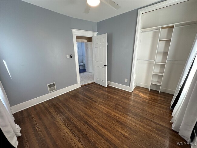 Foto del edificio - 1133 Hertel Ave