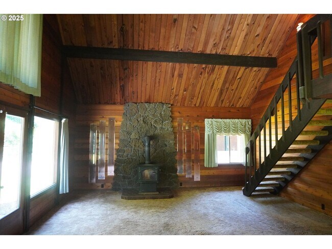Foto del edificio - Cedar Built Home on Acreage for Lease in La Center