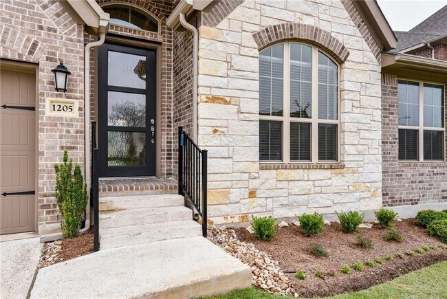 Foto del edificio - 1205 Lakeside Ranch Rd