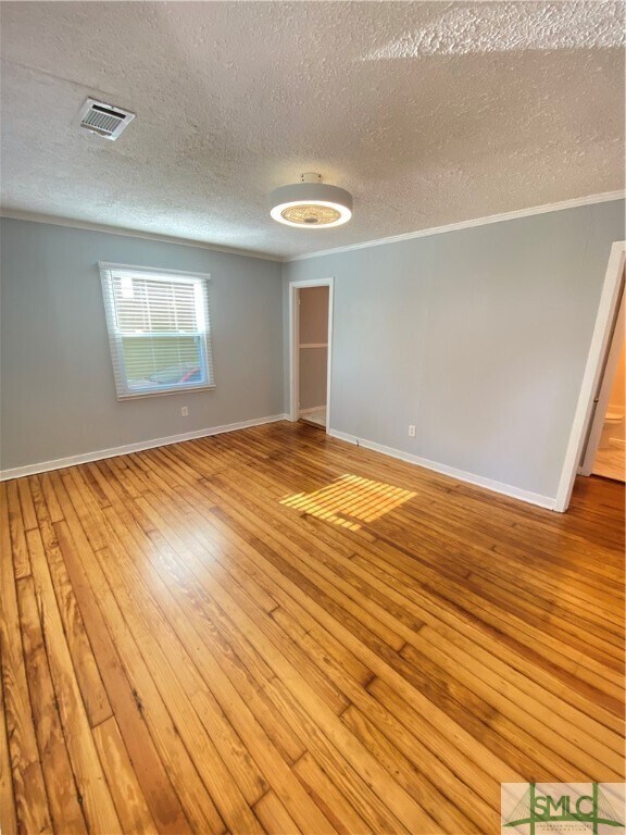 Foto del edificio - 1211 E 39th St