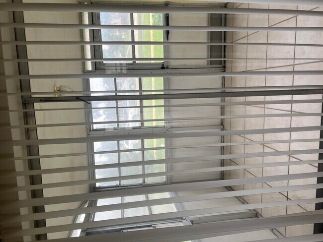 Building Photo - 2803 Crosley Dr W