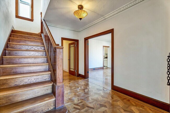 Building Photo - Spacious and Sophisticated Outer Richmond ...