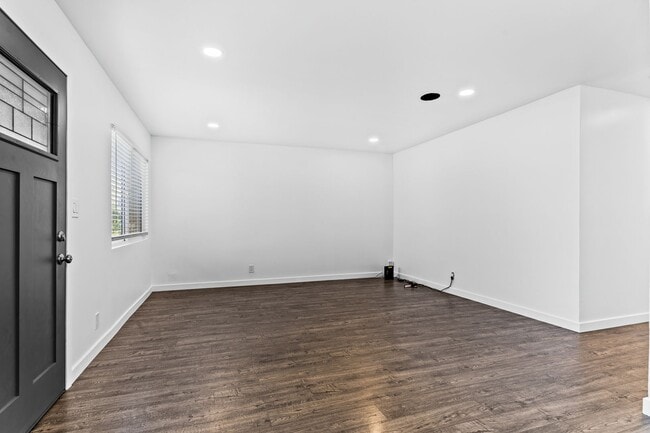 Building Photo - Renovated Hayward Home: Central AC, Garage, and Modern Upgrades
