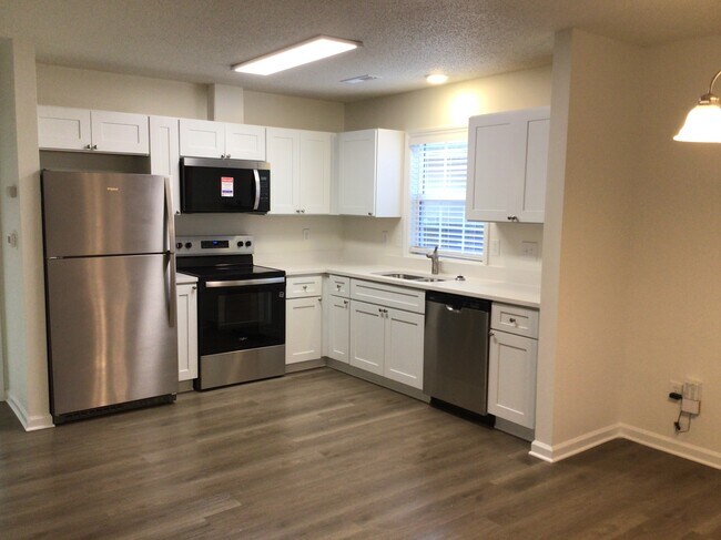 Foto del edificio - 141 Cameron Way Cir