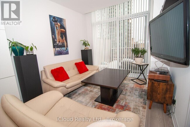 Building Photo - 36 Elm Dr W