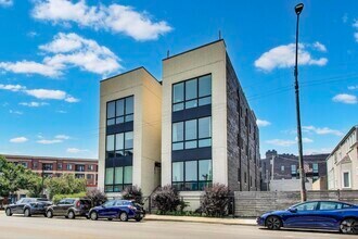 Building Photo - 3224 N Elston Ave