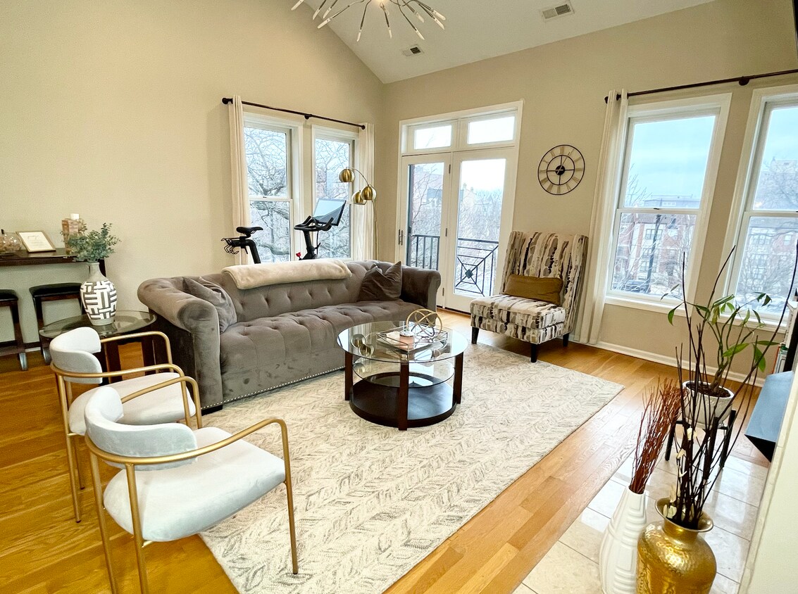 Foto principal - 3986 S Drexel Blvd