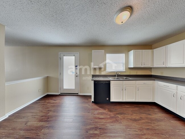 Foto del edificio - 12868 Courage Xing