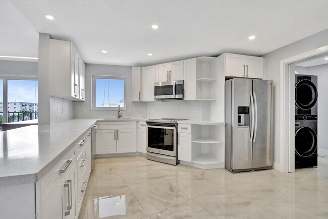 Building Photo - 8125 Crespi Blvd