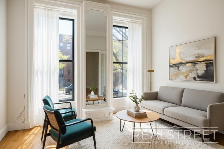 Primary Photo - NEW & Charming 3 Bed Parlor Floor-through ...