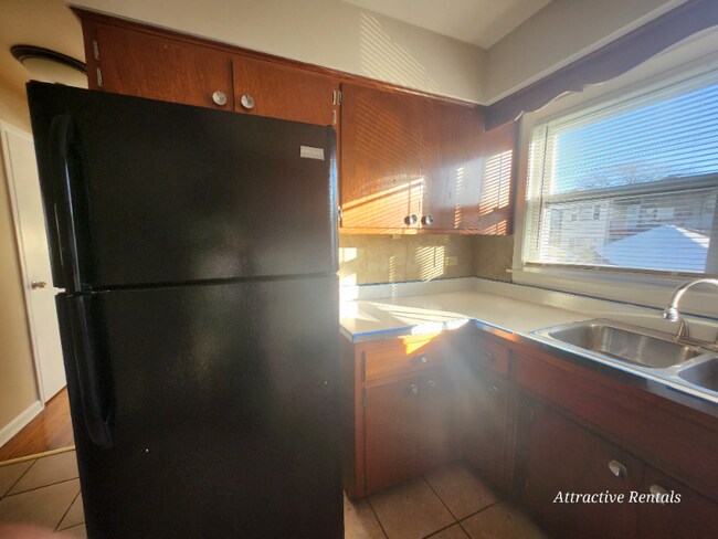 Building Photo - 5511 W Kamerling Ave