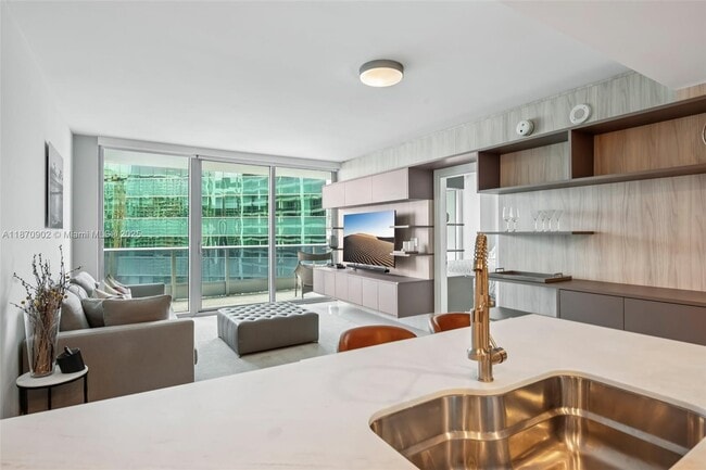 Building Photo - 200 Biscayne Blvd Way