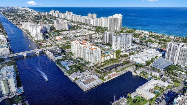 Foto del edificio - 3020 NE 32nd Ave