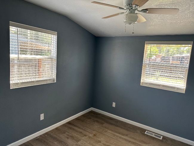 Foto del edificio - 401 16th Ave Ct