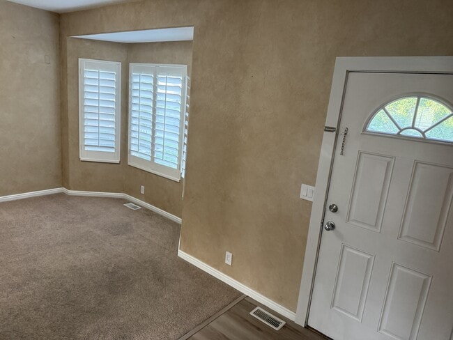 Building Photo - 7691 Willow Walk Ln
