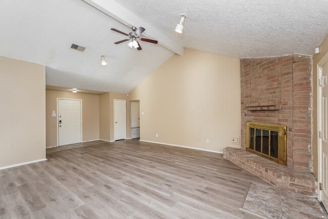 Foto del edificio - 1711 Meadow Green Dr
