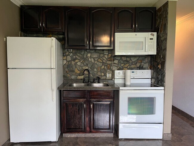 Foto del edificio - Cozy, ground floor condo for rent