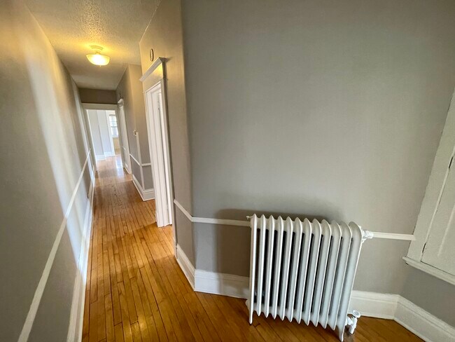 Foto del edificio - 1528 Iglehart AVe