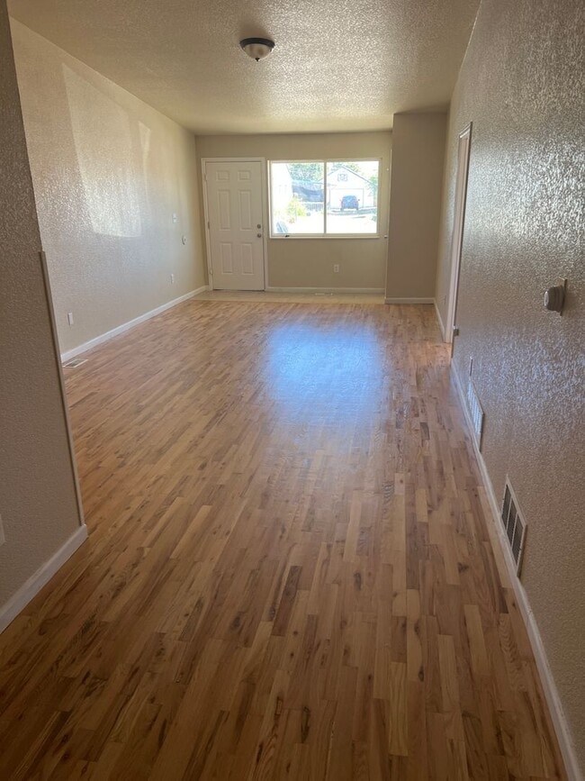 Photo - Great 3 Bedroom 2 Bath unit House