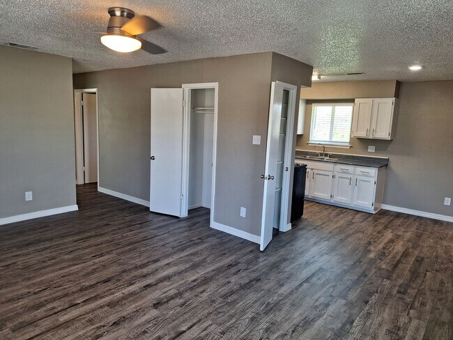 Building Photo - 2815 Wheatfield Dr